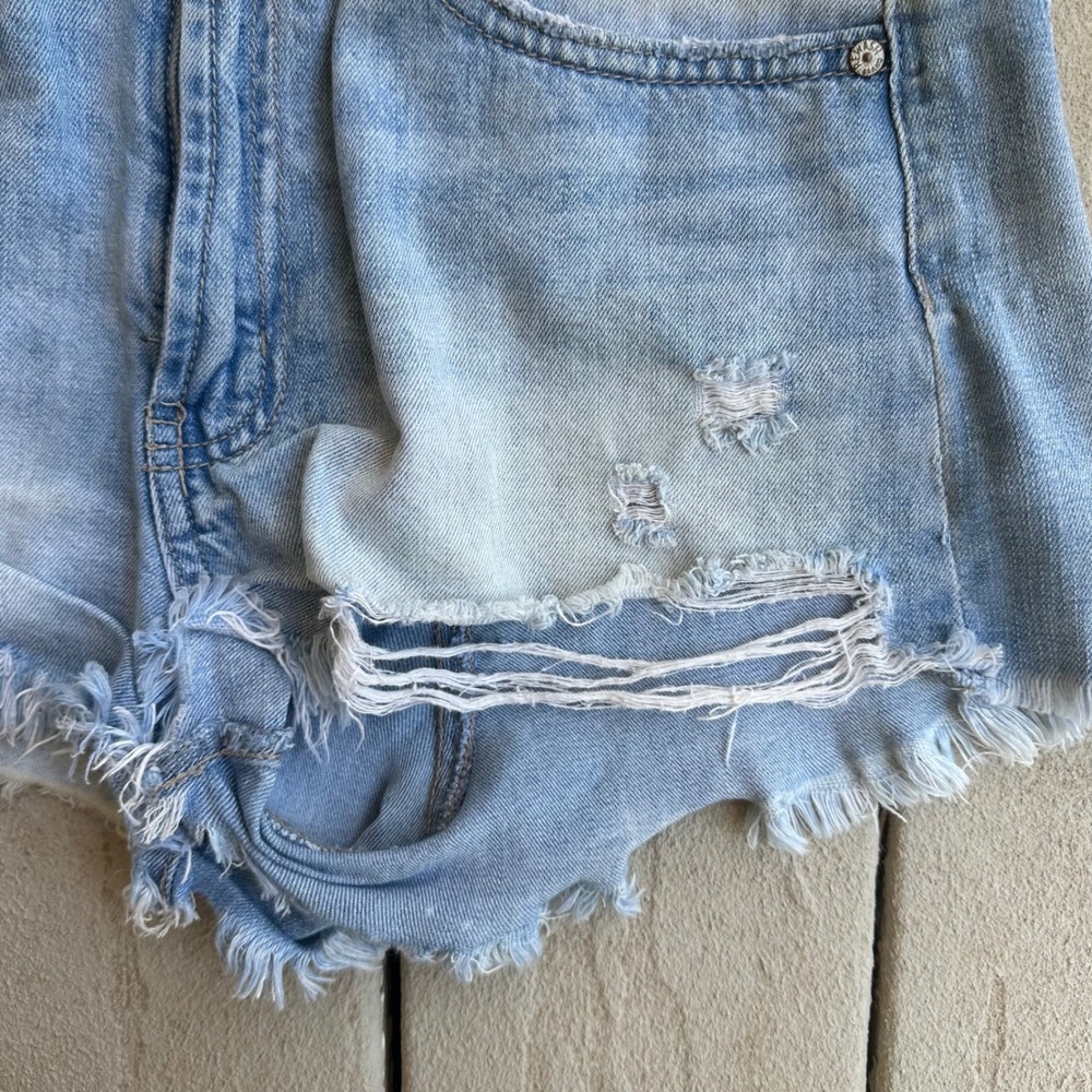 Rewash Distressed Denim‎ Shorts Frayed Hem Light Wash Juniors Size 3 / 26 - Picture 4 of 5